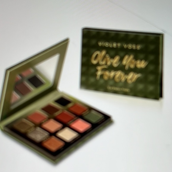 Violet Voss Olive you forever eyeshadow palette - Picture 2 of 7